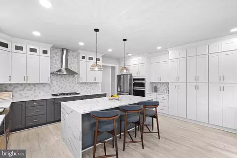 Kitchen - 22558 Forest Run Dr, Ashburn, VA 20148 photo 3 of 6