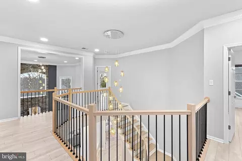 Entry Way - 22558 Forest Run Dr, Ashburn, VA 20148 photo 14 of 17