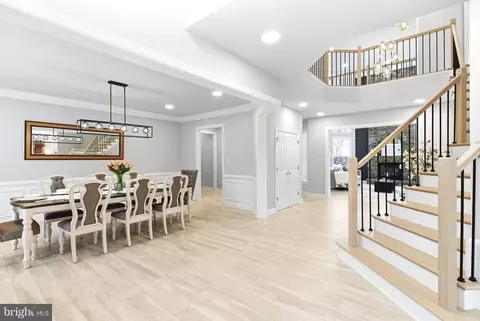 Entry Way - 22558 Forest Run Dr, Ashburn, VA 20148 photo 3 of 17