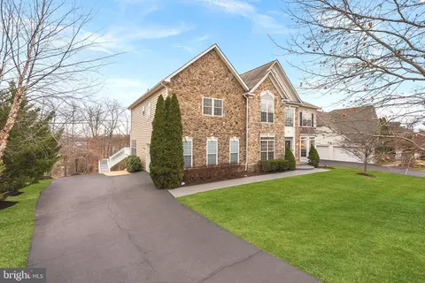 Exterior - 22558 Forest Run Dr, Ashburn, VA 20148 photo 3 of 23