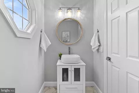 Bath - 22558 Forest Run Dr, Ashburn, VA 20148 photo 1 of 14