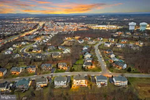 View/Area - 22558 Forest Run Dr, Ashburn, VA 20148 photo 9 of 17
