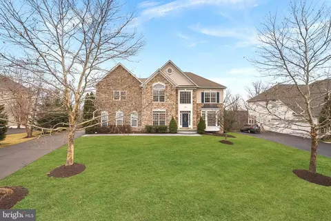Exterior - 22558 Forest Run Dr, Ashburn, VA 20148 photo 2 of 23