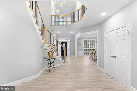 Entry Way - 22558 Forest Run Dr, Ashburn, VA 20148 photo 4 of 17