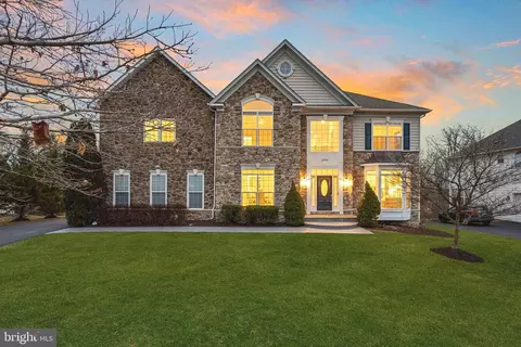 22558 Forest Run Dr, Ashburn, VA 20148