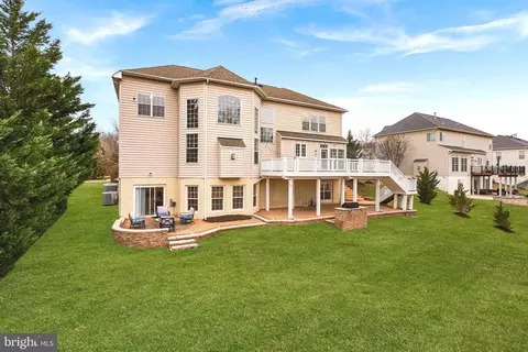 Exterior - 22558 Forest Run Dr, Ashburn, VA 20148 photo 10 of 23