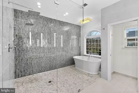 Bath - 22558 Forest Run Dr, Ashburn, VA 20148 photo 2 of 14