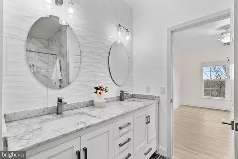 Bath - 22558 Forest Run Dr, Ashburn, VA 20148 photo 11 of 14
