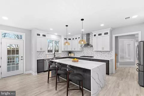Kitchen - 22558 Forest Run Dr, Ashburn, VA 20148 photo 4 of 6