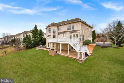 Exterior - 22558 Forest Run Dr, Ashburn, VA 20148 photo 11 of 23