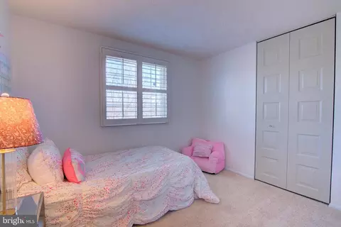 Bedroom - 304 Aaron Ct, Sterling, VA 20164 photo 3 of 5