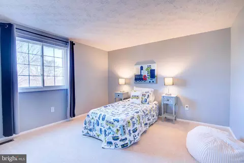Bedroom - 304 Aaron Ct, Sterling, VA 20164 photo 5 of 5