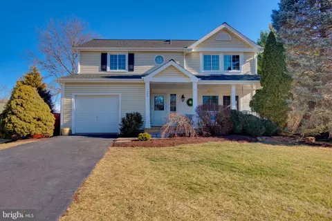 Exterior - 304 Aaron Ct, Sterling, VA 20164 photo 2 of 4