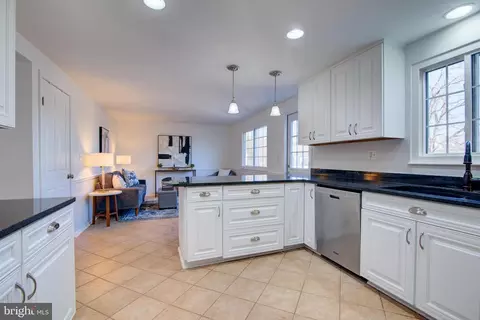 Kitchen - 304 Aaron Ct, Sterling, VA 20164 photo 3 of 3