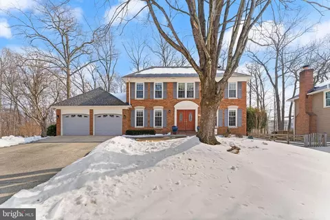 20 N Lowery Ct, Sterling, VA 20165