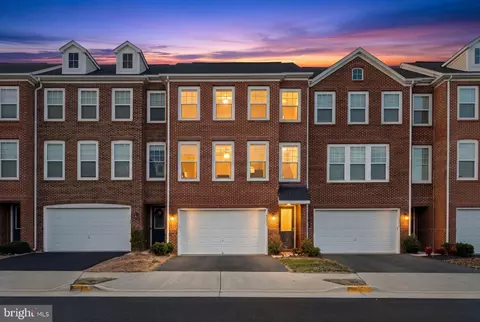 42237 Lancaster Woods Sq, Chantilly, VA 20152