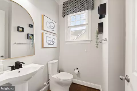 Entry Way - 41865 Paddock Gate Pl, Ashburn, VA 20148 photo 9 of 17