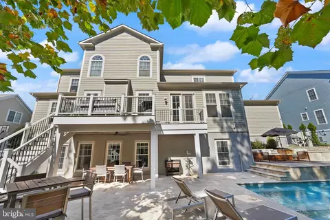 Exterior - 41865 Paddock Gate Pl, Ashburn, VA 20148 photo 7 of 21