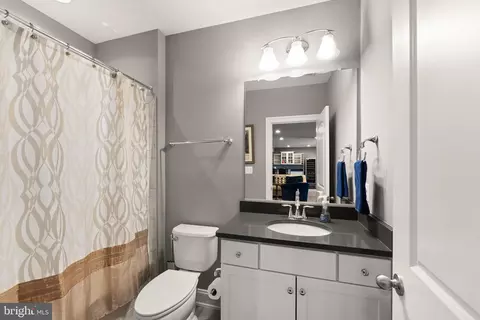 Bath - 41865 Paddock Gate Pl, Ashburn, VA 20148 photo 2 of 2