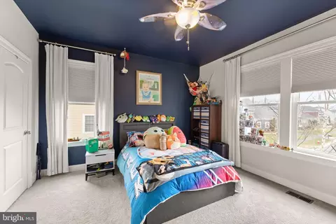 Bedroom - 41865 Paddock Gate Pl, Ashburn, VA 20148 photo 7 of 10
