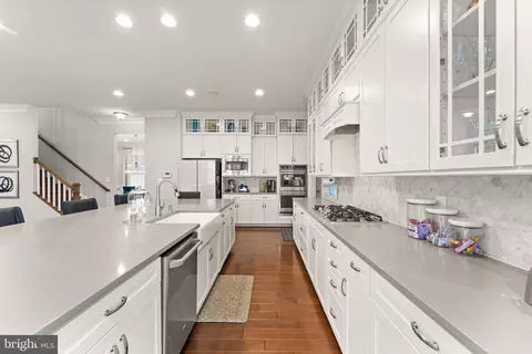 Kitchen - 41865 Paddock Gate Pl, Ashburn, VA 20148 photo 5 of 6