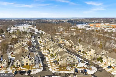 View/Area - 43374 Greyswallow Ter, Ashburn, VA 20147 photo 3 of 4