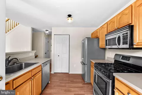 Kitchen - 43374 Greyswallow Ter, Ashburn, VA 20147 photo 5 of 8