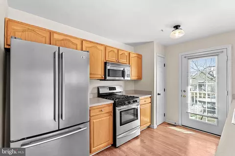 Kitchen - 43374 Greyswallow Ter, Ashburn, VA 20147 photo 8 of 8