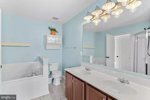 Bath - 43374 Greyswallow Ter, Ashburn, VA 20147 photo 2 of 3