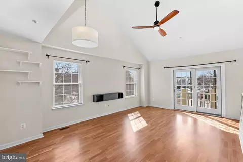 Living - 43374 Greyswallow Ter, Ashburn, VA 20147 photo 2 of 10