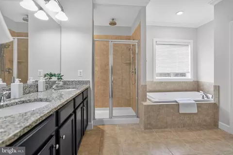 Bath - 23106 Bronstein Ln, Brambleton, VA 20148 photo 1 of 4