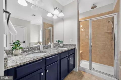 Bath - 23106 Bronstein Ln, Brambleton, VA 20148 photo 2 of 4