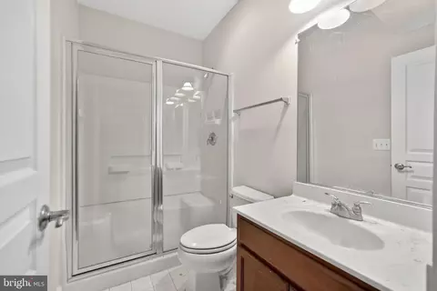 Bath - 23106 Bronstein Ln, Brambleton, VA 20148 photo 4 of 4