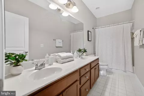 Bath - 23106 Bronstein Ln, Brambleton, VA 20148 photo 3 of 4