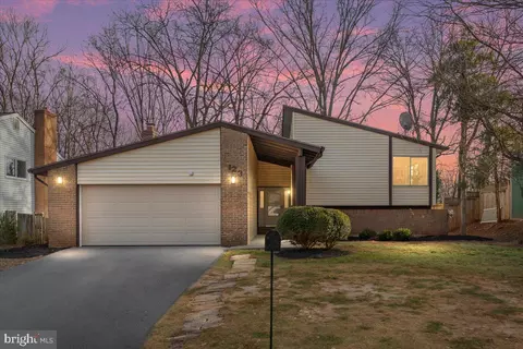123 Hillsdale Dr, Sterling, VA 20164