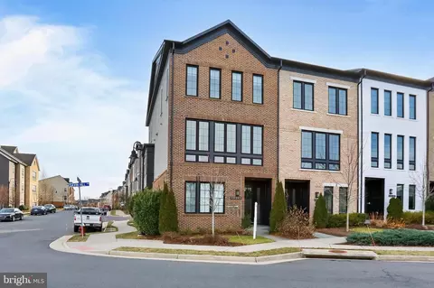 20305 Savin Hill Dr, Ashburn, VA 20147