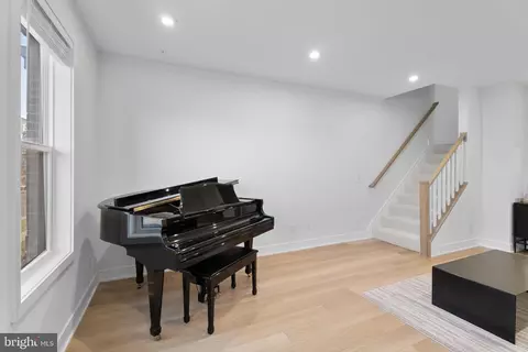 Entry Way - 42662 Darala Dr, Ashburn, VA 20147 photo 4 of 12