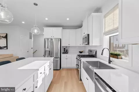 Kitchen - 42662 Darala Dr, Ashburn, VA 20147 photo 4 of 4