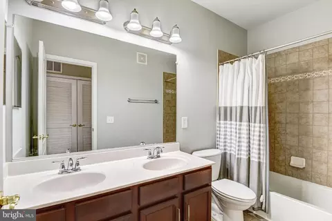 Bath - 42575 Highgate Ter, Brambleton, VA 20148 photo 1 of 2