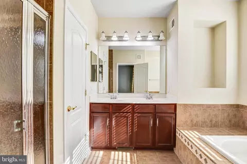 Bath - 42575 Highgate Ter, Brambleton, VA 20148 photo 2 of 2
