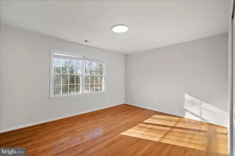 Bedroom - 25413 Bradshaw Dr, Chantilly, VA 20152 photo 2 of 5