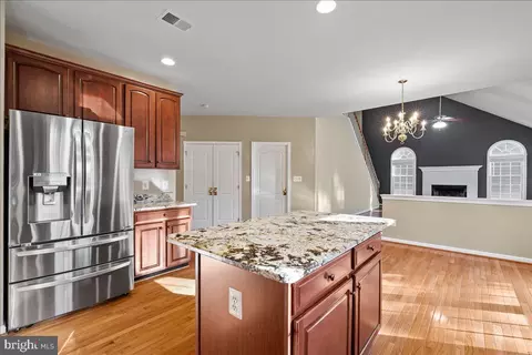 Kitchen - 25413 Bradshaw Dr, Chantilly, VA 20152 photo 2 of 4