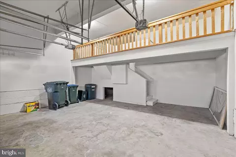 Exterior - 25413 Bradshaw Dr, Chantilly, VA 20152 photo 3 of 9