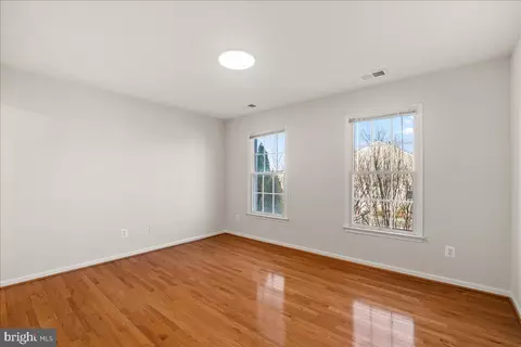 Bedroom - 25413 Bradshaw Dr, Chantilly, VA 20152 photo 4 of 5