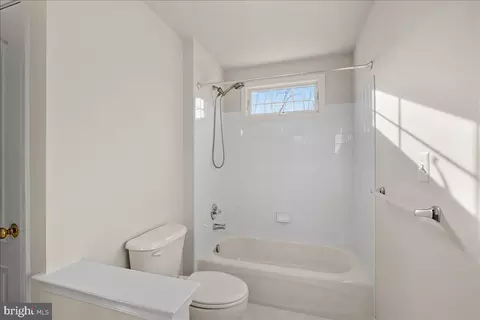 Bath - 25413 Bradshaw Dr, Chantilly, VA 20152 photo 4 of 5