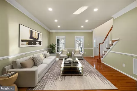 Living - 25413 Bradshaw Dr, Chantilly, VA 20152 photo 2 of 8