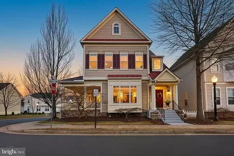 36107 Legend Dr, Round Hill, VA 20141