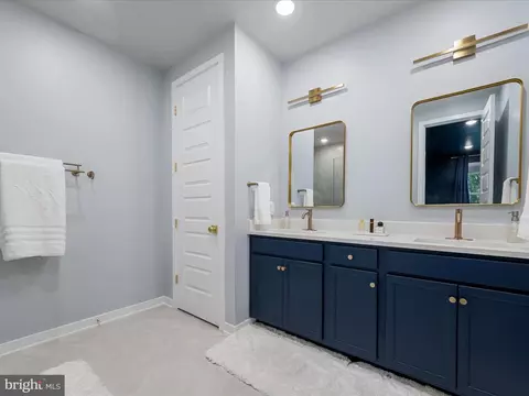 Bath - 22976 Copper Tree Ter, Ashburn, VA 20148 photo 3 of 7