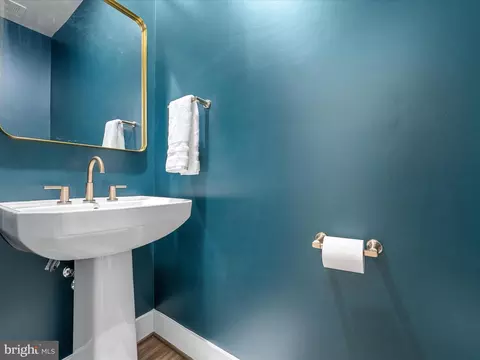 Bath - 22976 Copper Tree Ter, Ashburn, VA 20148 photo 1 of 7