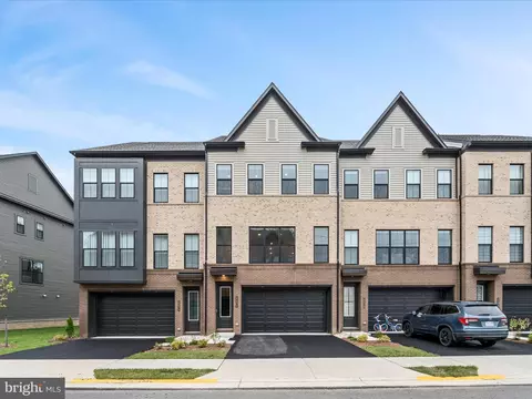 Exterior - 22976 Copper Tree Ter, Ashburn, VA 20148 photo 9 of 10